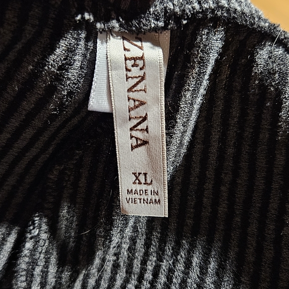 Zenana Outfitters Black and White Striped Top - Picture 5 of 15